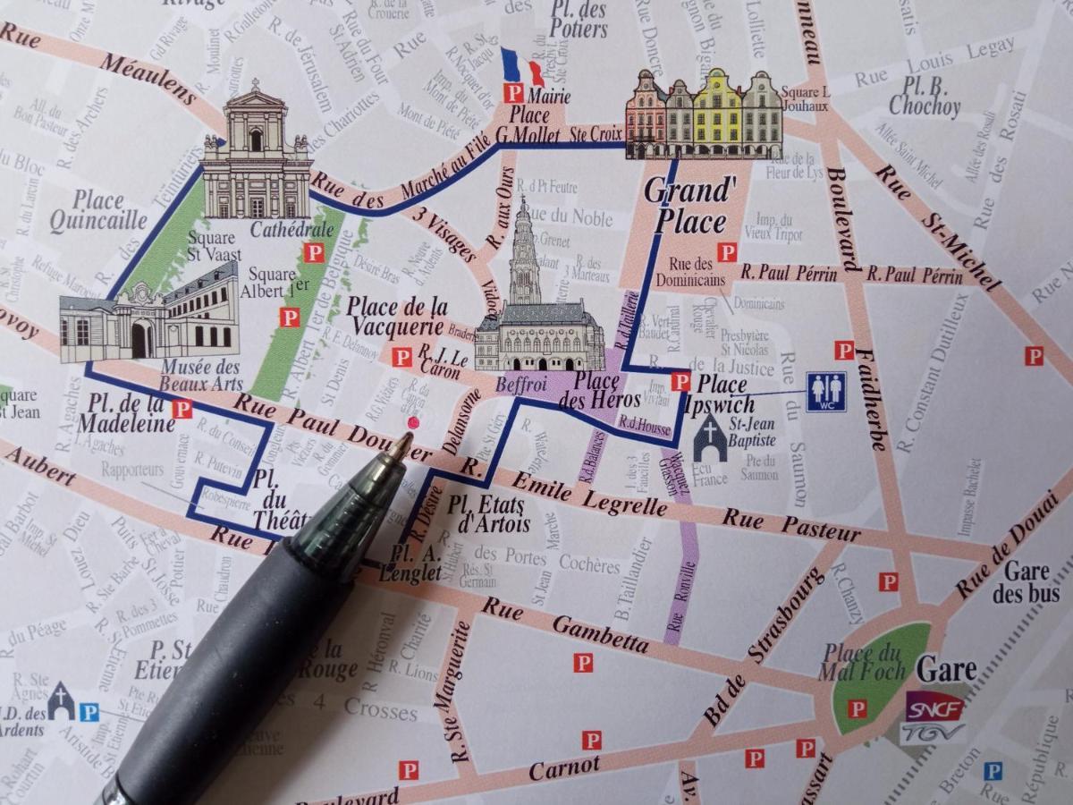 Au Pied Du Beffroi Apartman Arras Kültér fotó