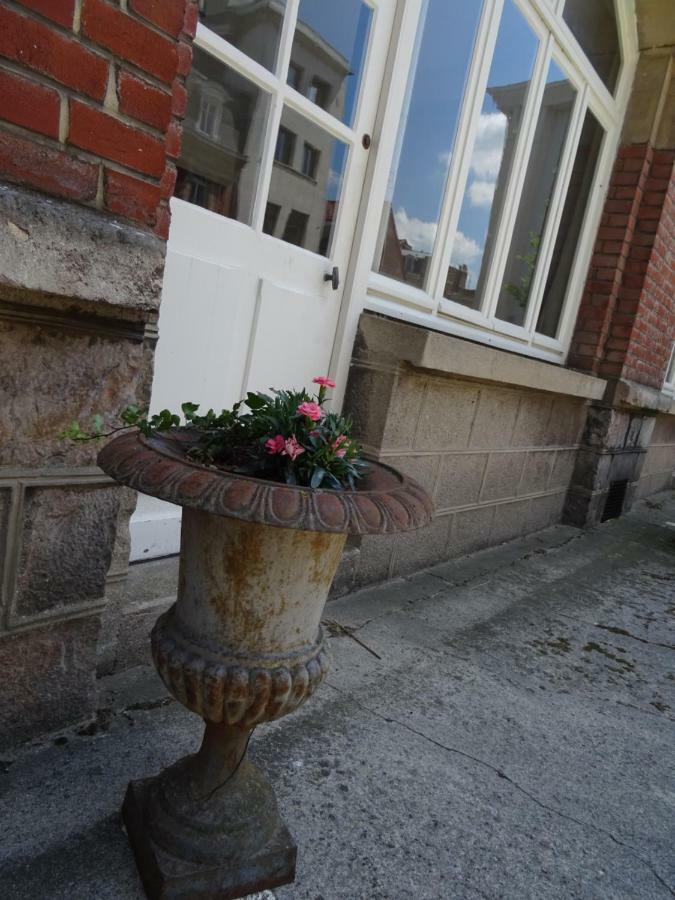 Au Pied Du Beffroi Apartman Arras Kültér fotó
